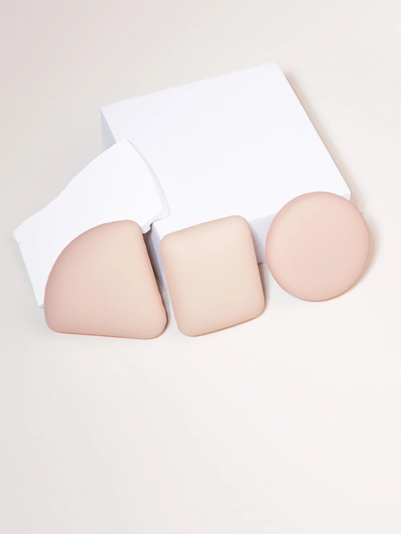 Esponjas de polvo de múltiples formas, esponjas de polvo suelto, húmedo y seco, esponja amigable con la piel, herramientas de belleza y maquillaje