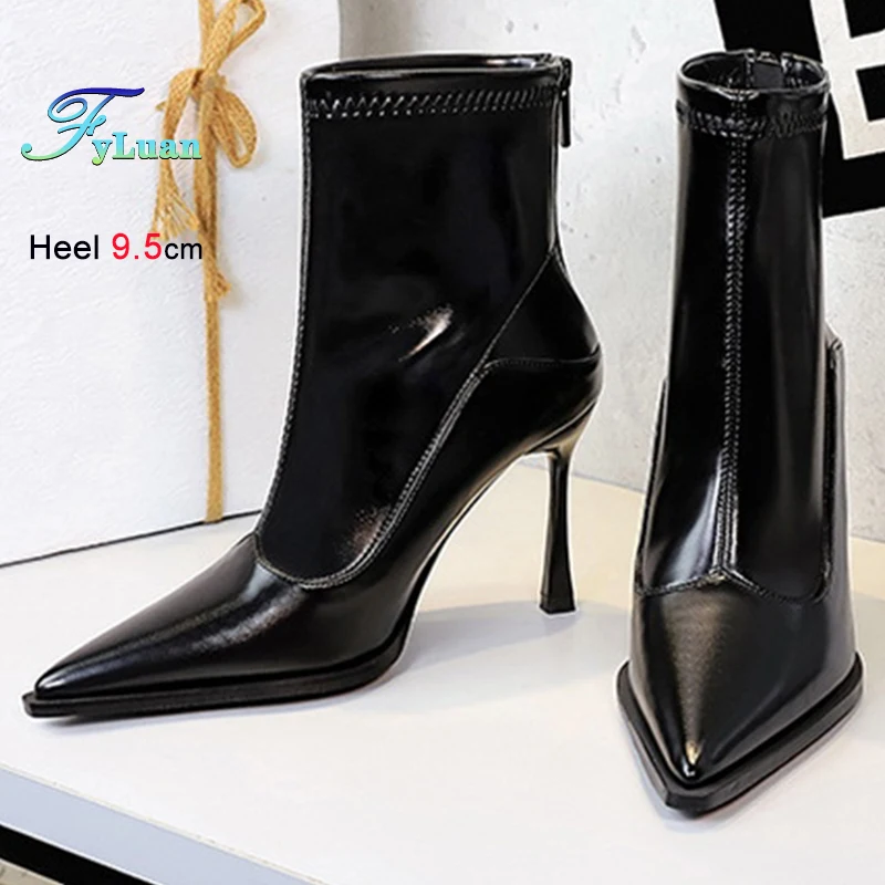 Botas hasta el tobillo Retro negras para mujer, botines con punta estrecha y cremallera trasera, tacones altos finos de 9,5 cm, talla 35-40, otoño e invierno, 2026