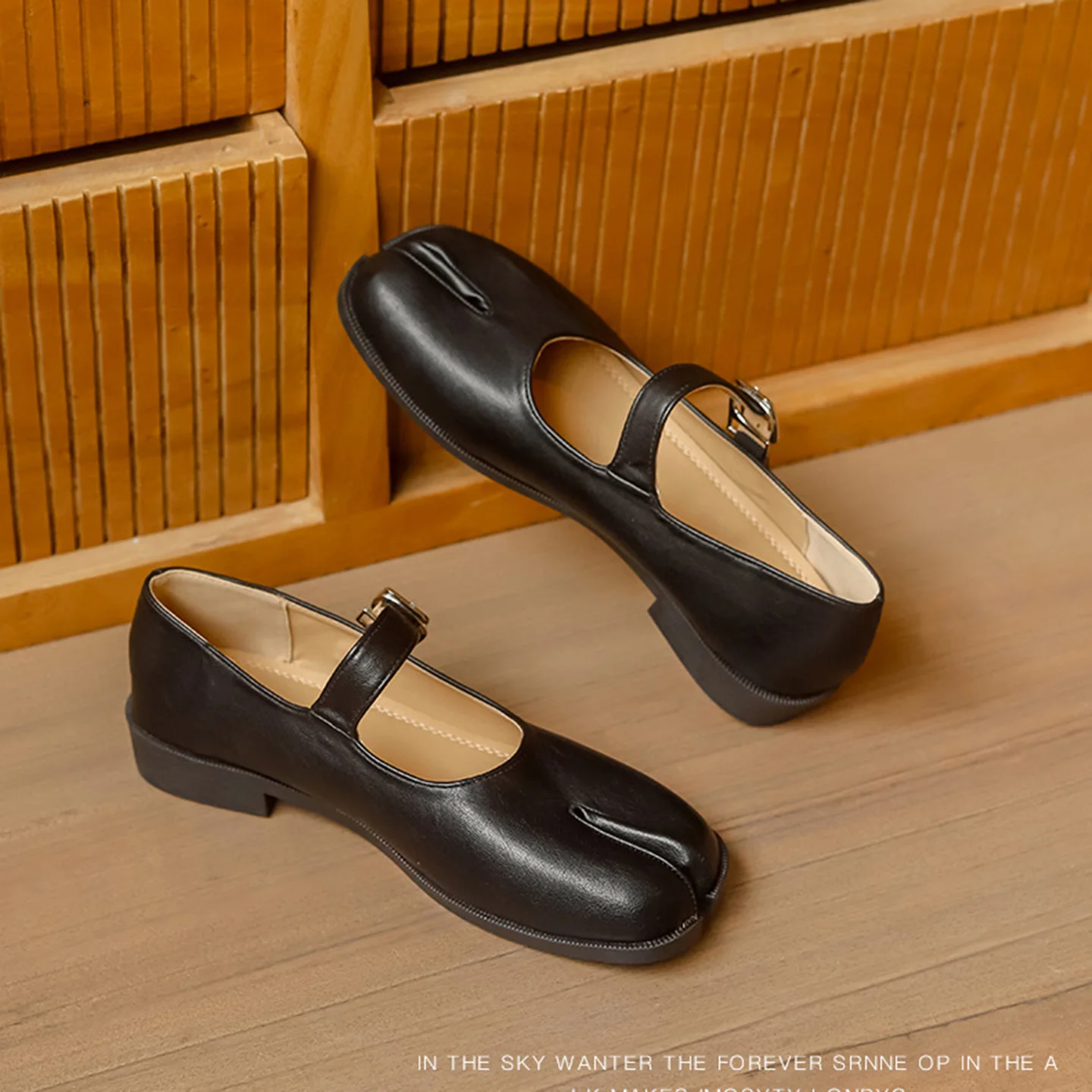 New Split Toe flat shoes woman quality leather mary janes Japanese style trotters flats ankle bele Tabi ninja loafers soft sole