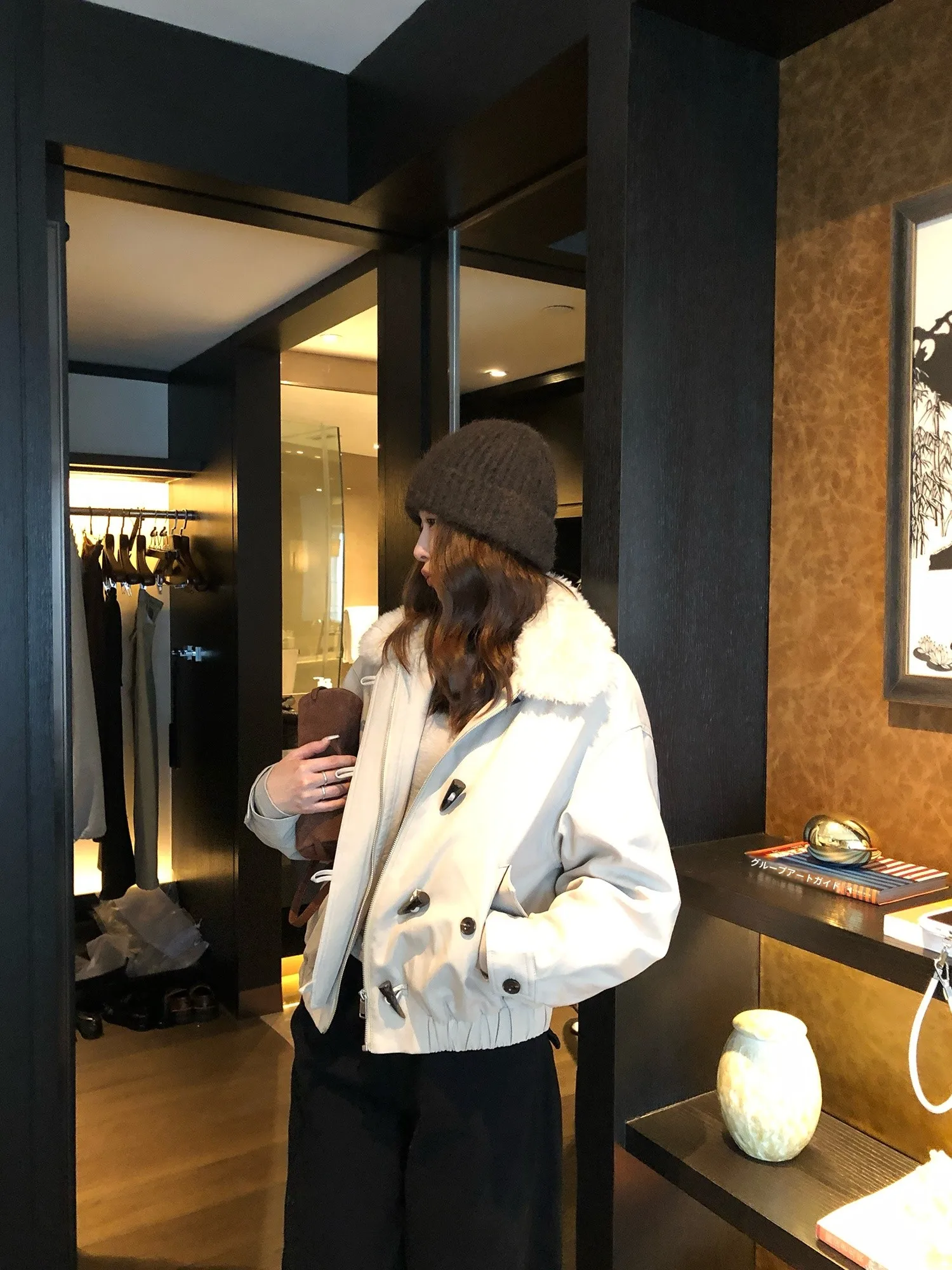 

Women's Loose Fit Duck down Jacket with Fur Collar Button up Short Coat Warm Casual Style 2025 Winter New Arrival