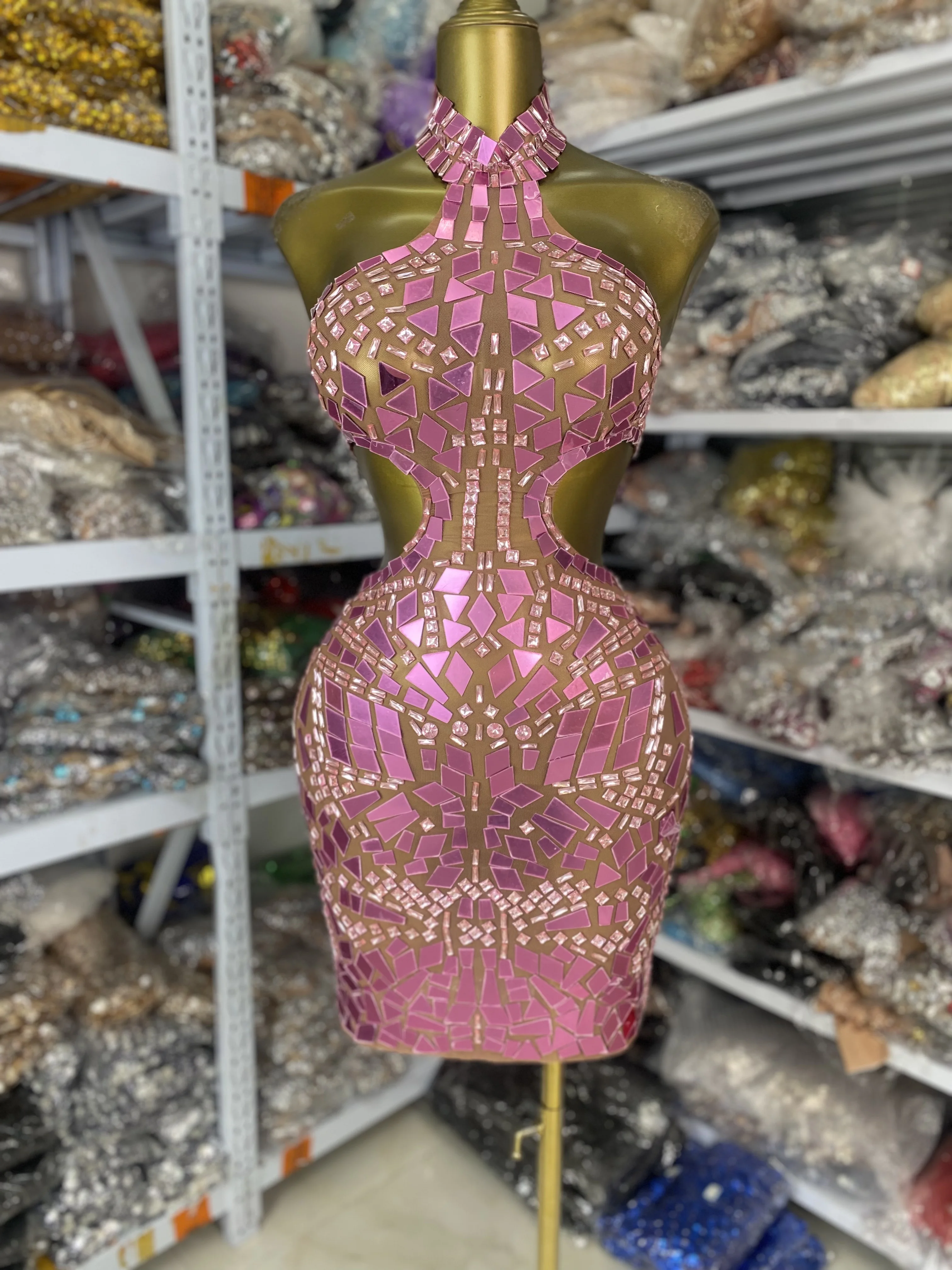 여성 럭셔리 핑크 Y2K 파티 드레스 홀터 백리스 라인스톤 미러 메쉬 컷아웃 바디콘 미니 드레스 이브닝 클럽 DJ 고고 의상