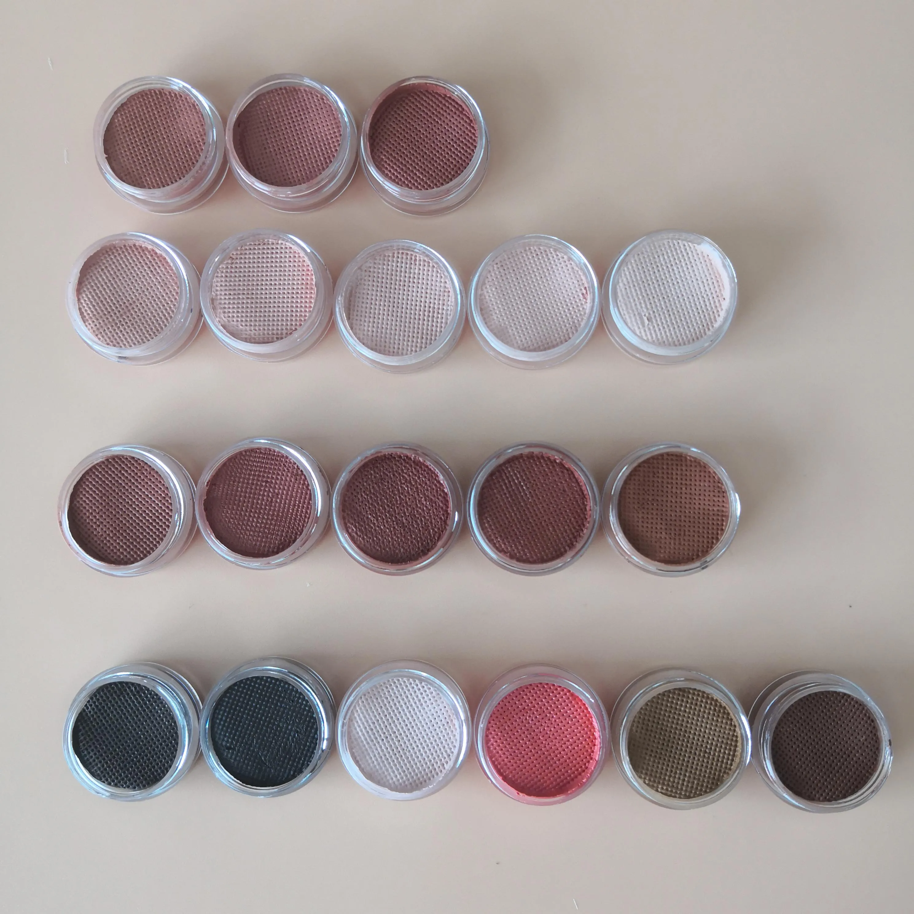 Privé label watergeactiveerde eyeliner gezichtsverf lichaamsverf matte bruine kleur cake liner gezichtsverf