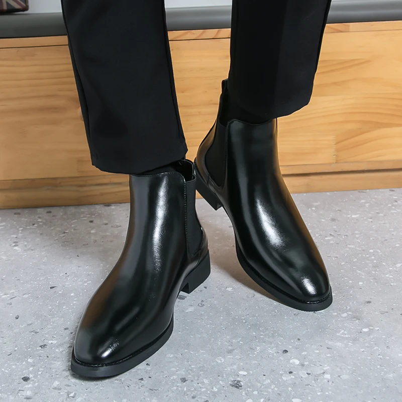 Business-Casual-Herrenstiefel Modischer klassischer britischer Stil Kleidparty oder Hochzeit Schwarzbraune spitze Lederschuhe 38-46