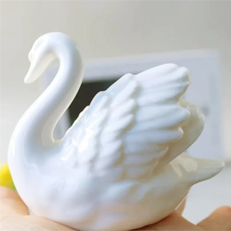 

PZHI-2 Pieces White Black-Swan Sculpture Decor, Elegant Swan Couple Figurine Statue For Home Office Decor Easy To Use