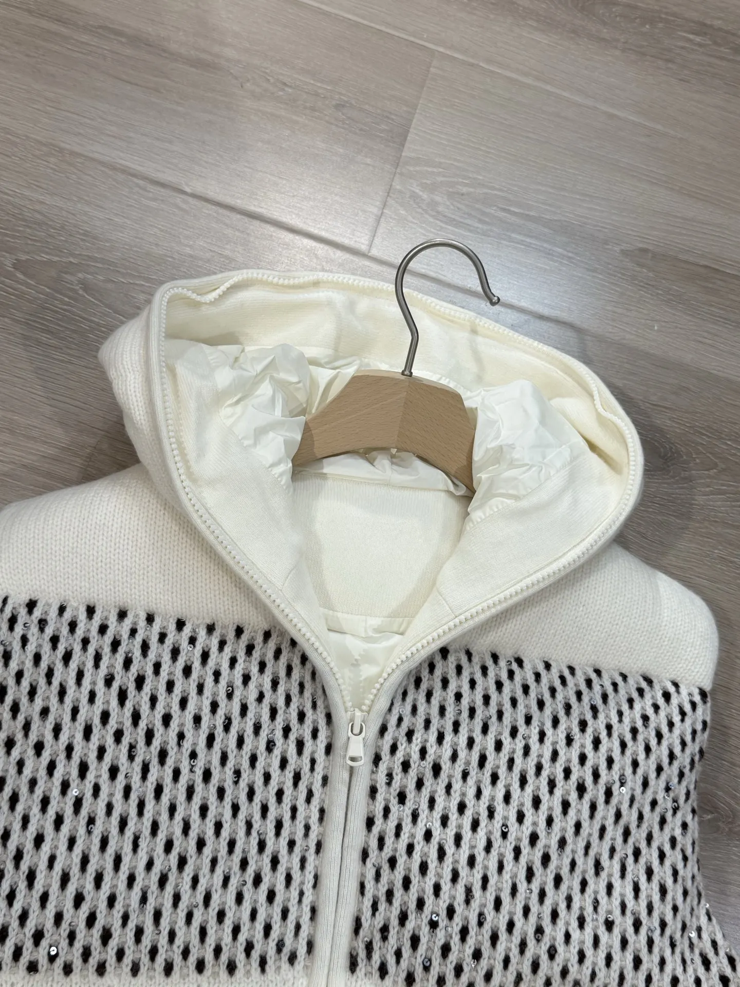 Novo outono e inverno de alta qualidade lantejoulas embelezado colete com capuz puro cashmere malha ganso para baixo jaqueta cor correspondência