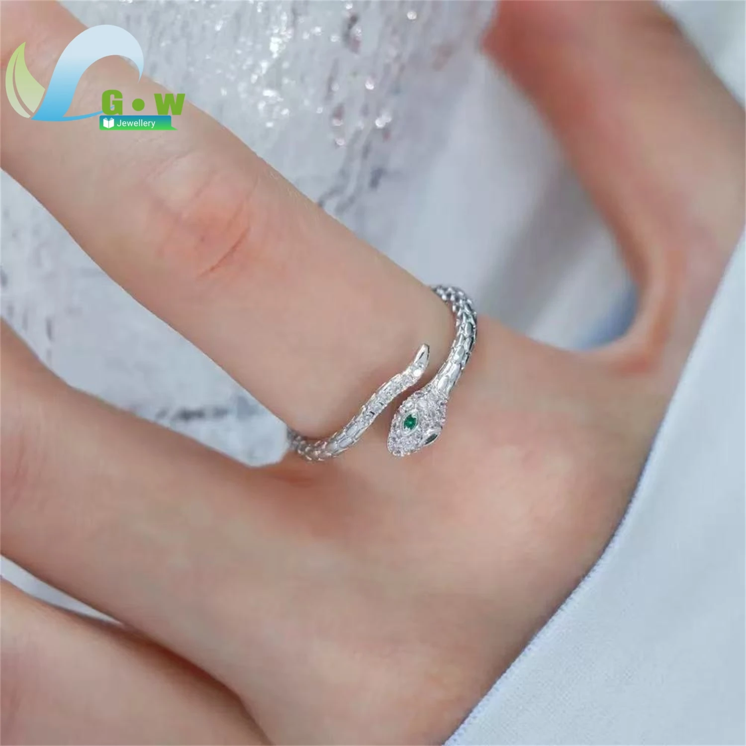anillo-de-serpiente-diseno-abierto-y-ajustable-unisex-estilo-minimalista-y-moderno-con-forma-de-serpiente-joya-para-el-dedo-un-regalo-original-y-encantador-para-hombres-y-mujeres