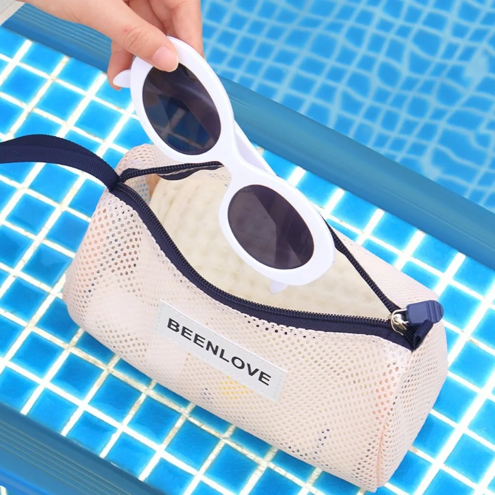 

Large Capacity Beach Mesh Bag Handheld Breathable Cosmetic Zipper Pouch Lightweight Space-Saving Toiletries Storage Bag Beach
