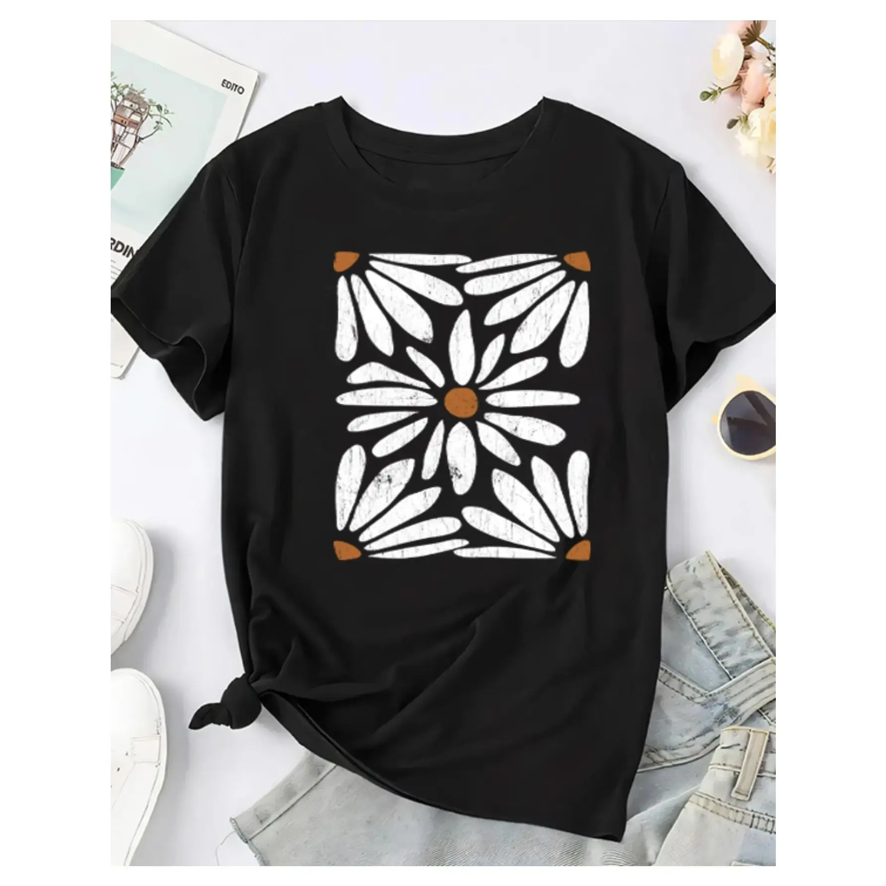 

Minimalist Daisy Graphic Tee with Geometric Framed Print