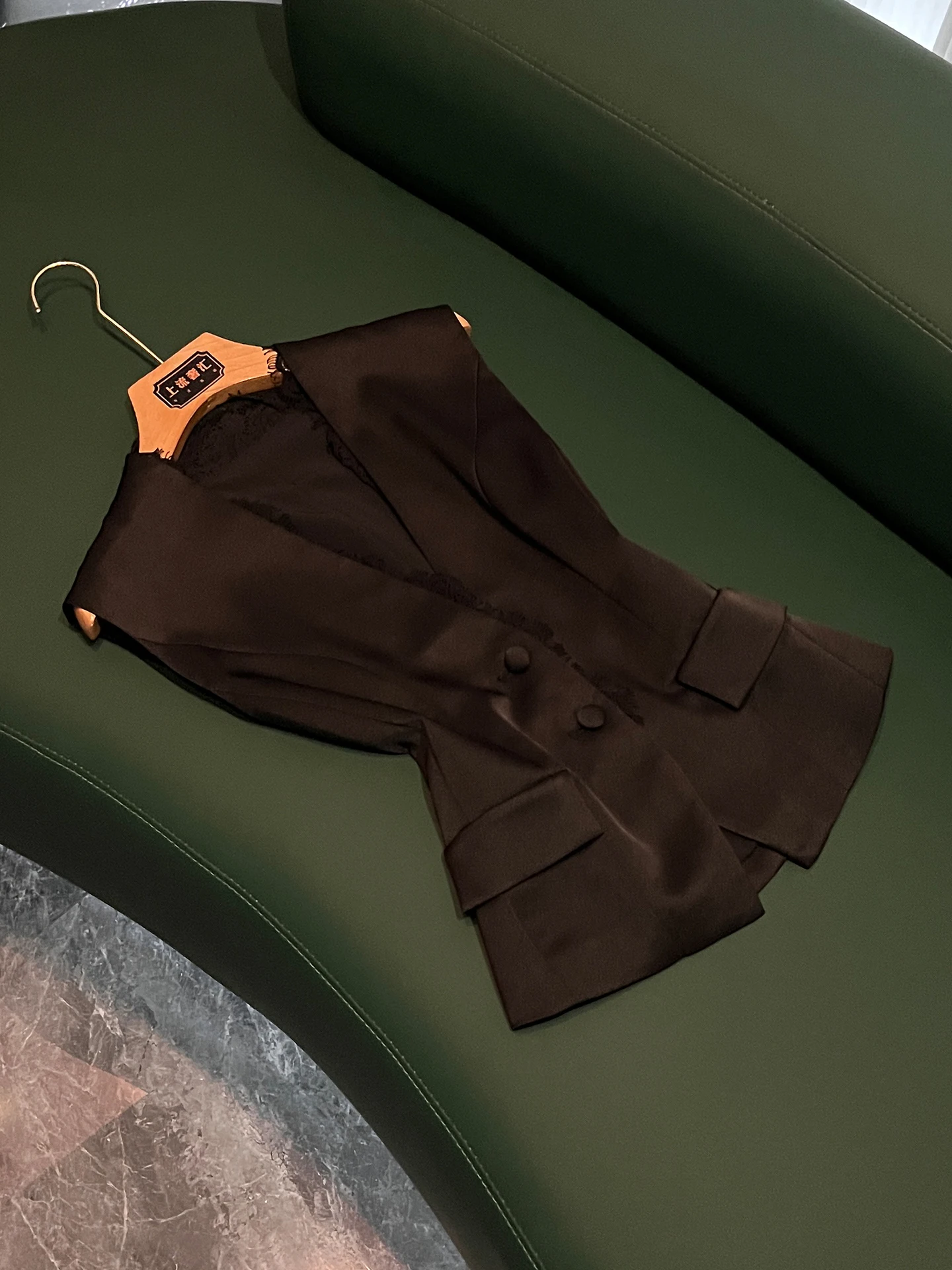 Elegant Double-Row Button Slim Fit Waist-Cinching Women's Vest P821 Fashionable Design Short Polyester Summer Jacket