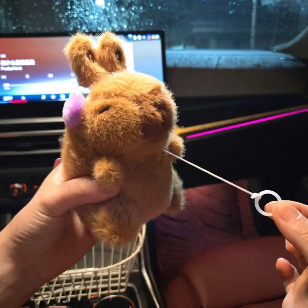 Capybara drôle en peluche pendentif oreilles de lapin mobiles marron Capybara en peluche porte-clés ailes douces Capybara peluche poupée sac suspendu