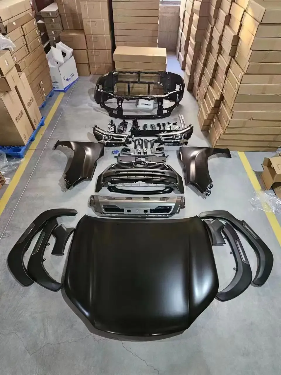 

Suitable for Factory Car Body Kit 1:1 Facelift Conversion Headlight Hood for Land Cruiser LC 200 2008-2012 Upgrade to LC300 2022