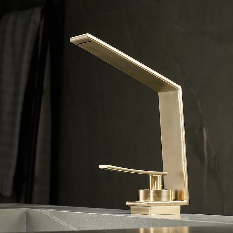 Grifo de Baño de Lujo Ligero Dorado para Lavabo, Grifo de Cascada para Lavabo y Mueble de Baño G3/8G1/2