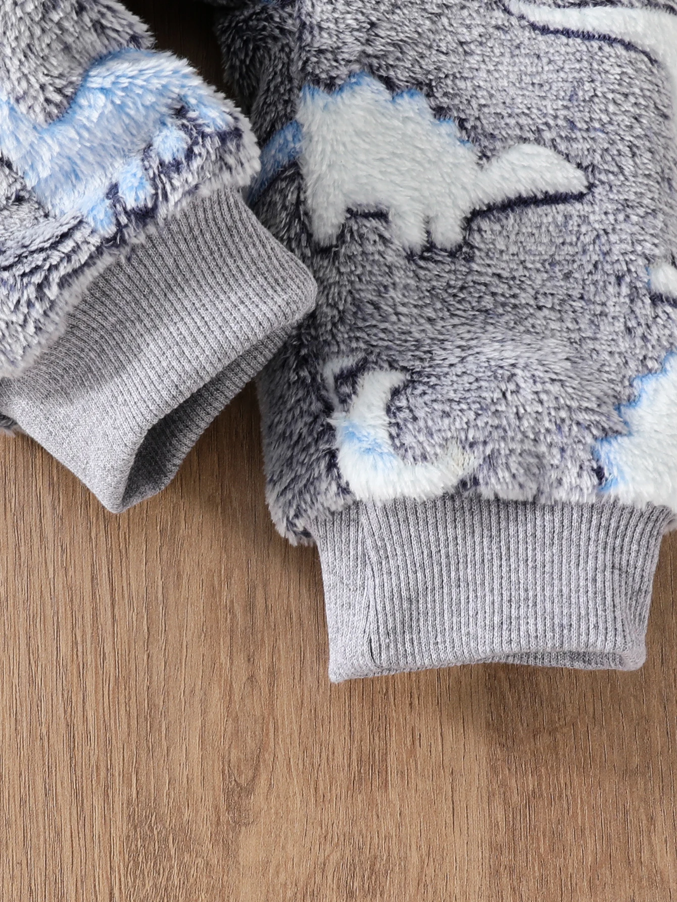 Niedlicher und warmer, lässiger, flauschiger Dinosaurier-Strampler für Babyjungen – Detail 6