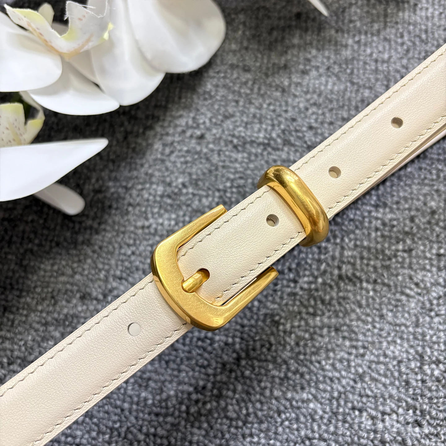 Ancient gold buckle calf leather thin belt, white 2cm genuine leather thin belt, women's decorative head layer calf leather smal
