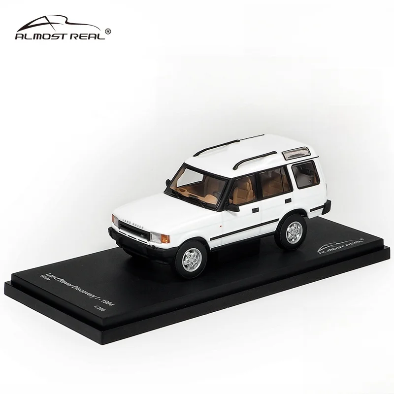 1:43 Land Rover Discovery initial five-door version 1994 white alloy press shaft miniature simulation model, adult decoration,