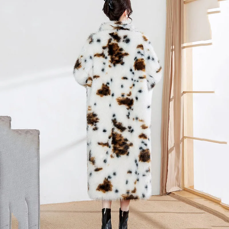 Damski płaszcz ze sztucznego futra w panterkę 2025 Nowy zimowy długi płaszcz z anty-łosia Wysokiej jakości luźny i modny pluszowy płaszcz z nadrukiem H615