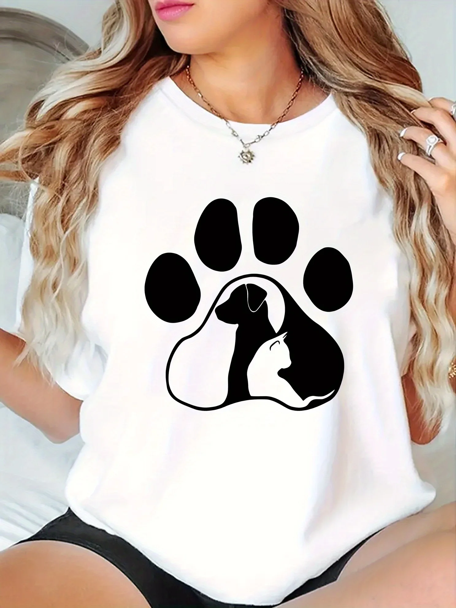 

[Animal Paw Print T-Shirt] Comfortable Animal Paw Print T-Shirt Women's Casual Crew Neck Short Sleeve Top Medium Stretch Fabric