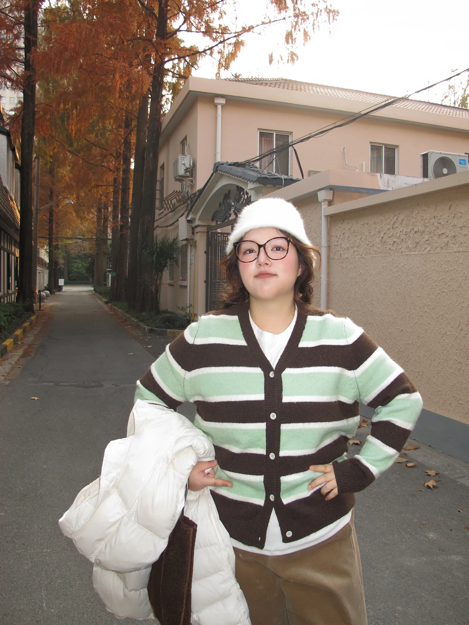 

Женский шерстяной кардиган большого размера в полоску PONGKIKI, цвет молочного кофе, вязаный, стройнящий, скрывающий недостатки фигуры, зимний свитер