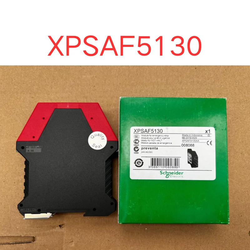 Brand New XPS-AF safety relay XPSAF5130 Fast Shipping