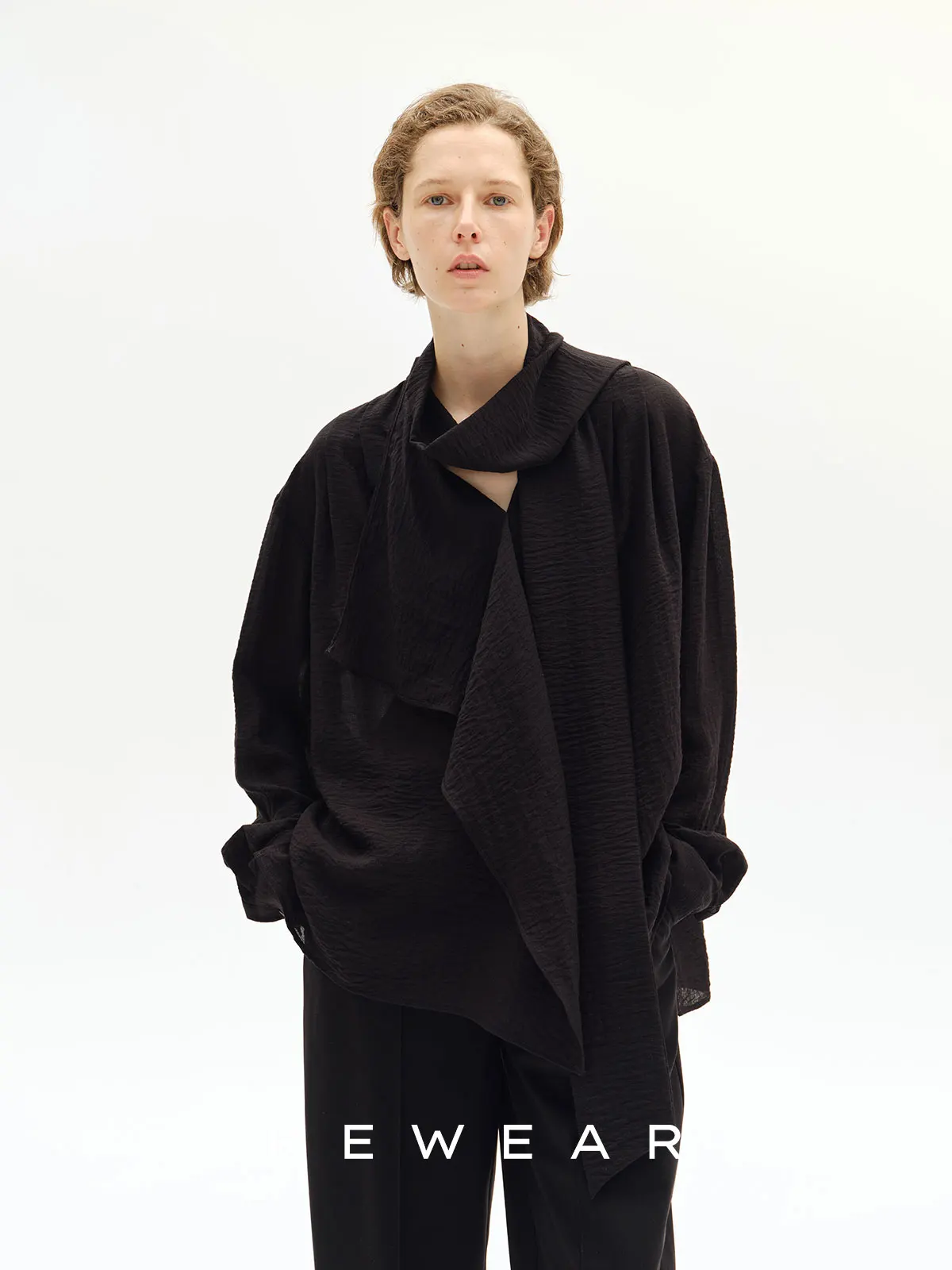 

REWEAR Женское модное платье свободного кроя с асимметричным романтическим драпированным подолом, текстурированное, с эффектом хлопка, осень 2025