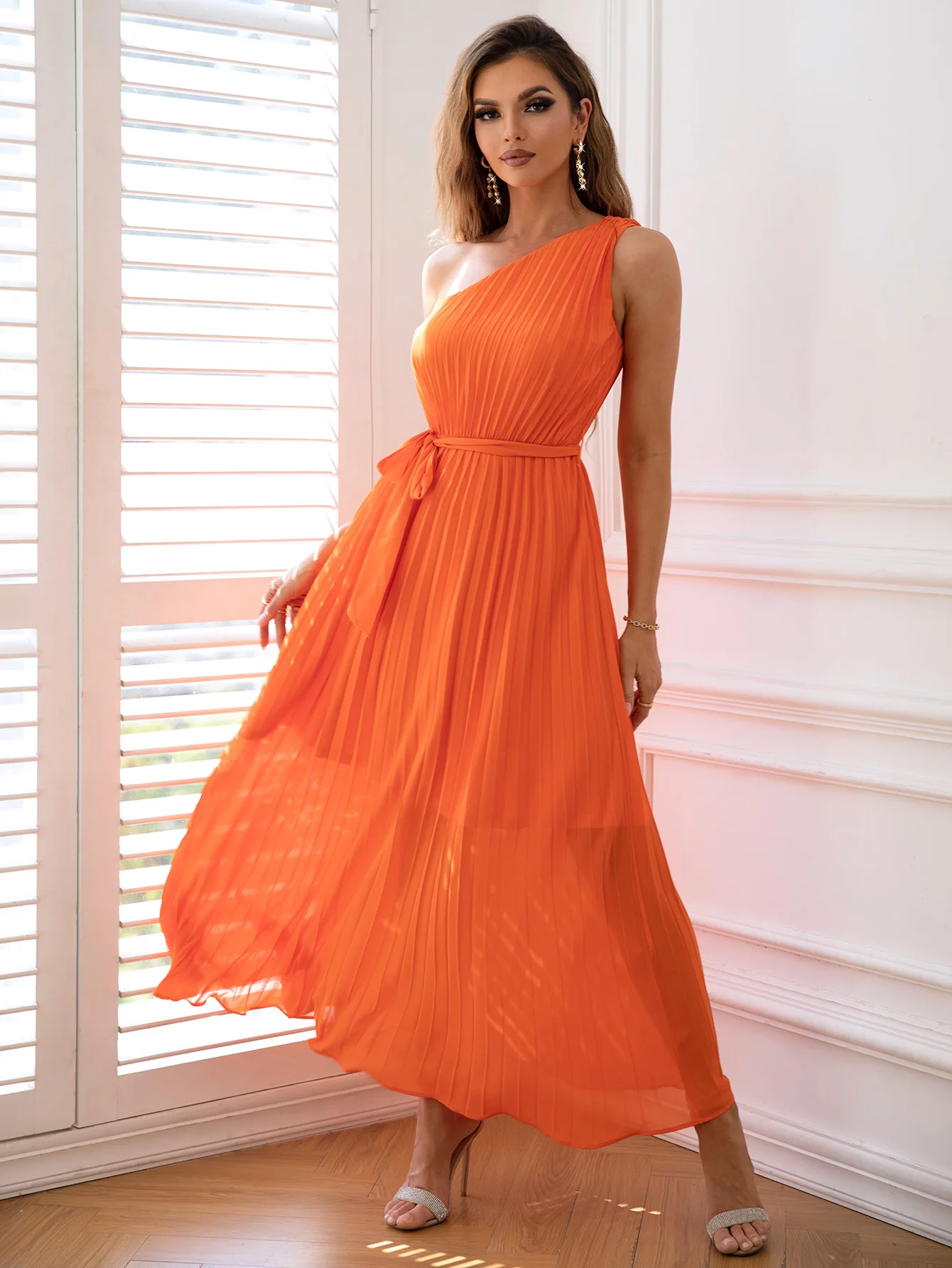 EINY Schickes orangefarbenes Party-Maxikleid für Damen, Schnürung, elegante, einschultrige, gerüschte lange Kleider, Mesh-Plissee-Abschlussball-Maxikleider, Outifts