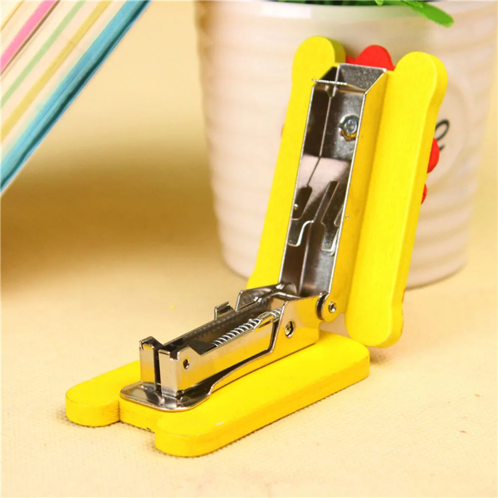 

2Pcs Adorable Cartoon Mini Stapler Lightweight Compact for School Office Home Decoration Gift