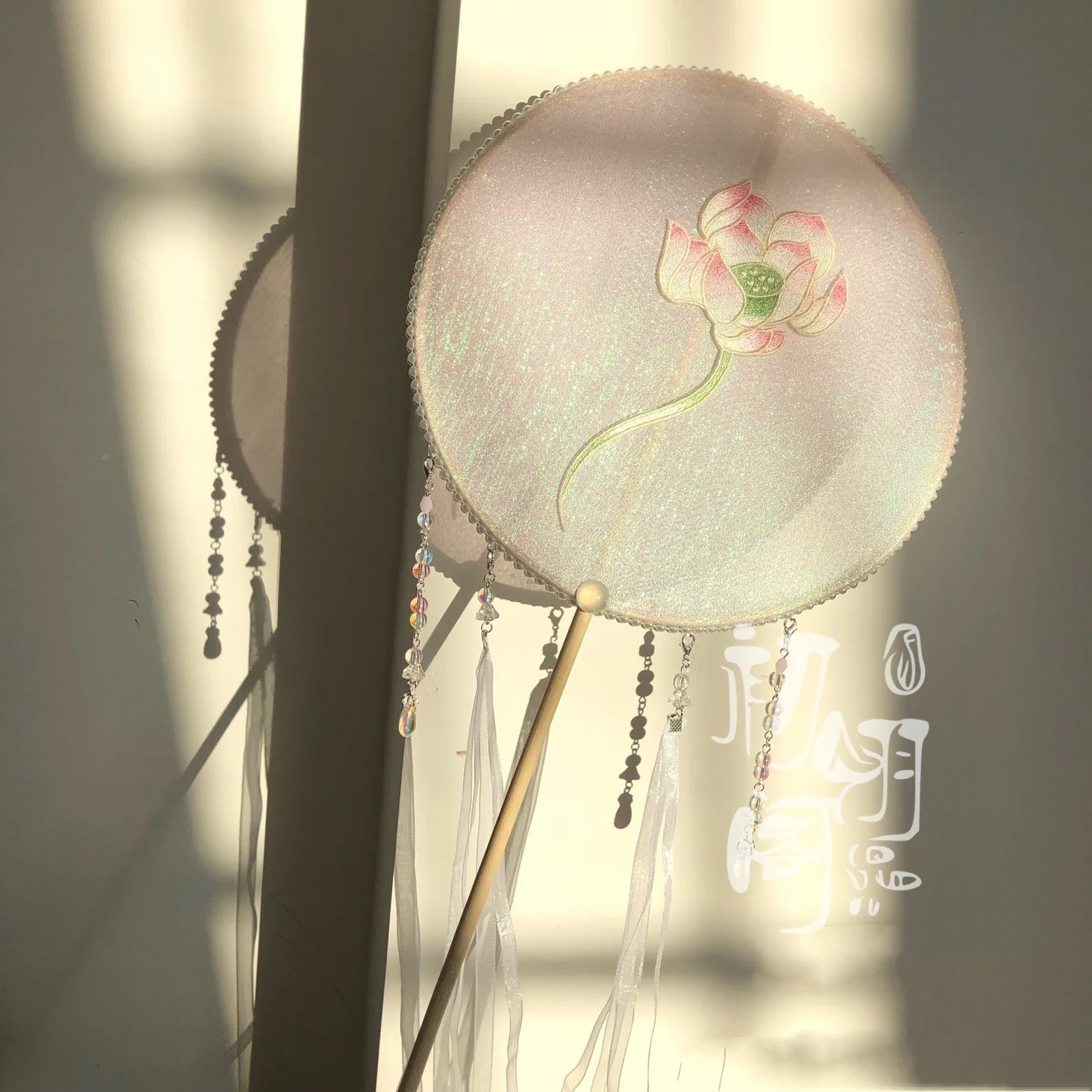 Chuling Pavilion [Jinling Pool] Original Hanfu accessories with Chinese style colorful lotus flowers, long handled fan