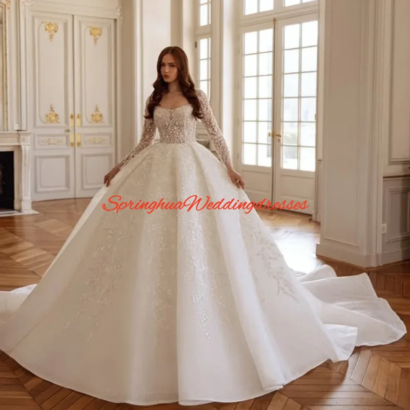 

Customized Scoop Neck Long Sleeve Ball Gown Wedding Dress Gorgeous Appliques Embroidery Court Train Vintage BridalGown