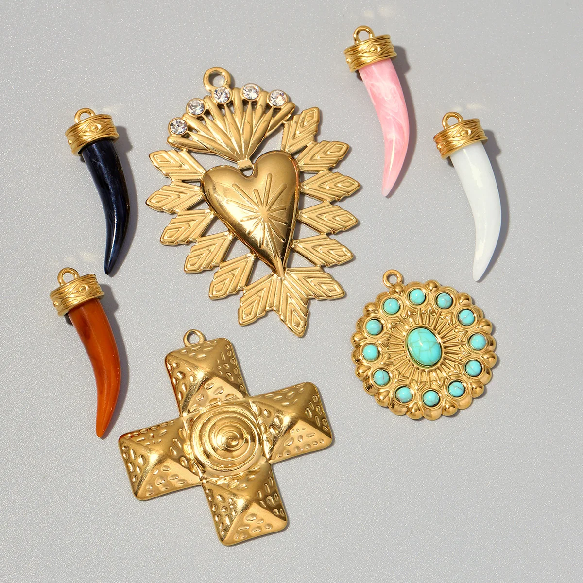

3pcs/Lot Vintage Crescent Tooth Stainless Steel DIY Charms Clover Heart Spiral Cross Necklace Pendants Woman Star Jewelry