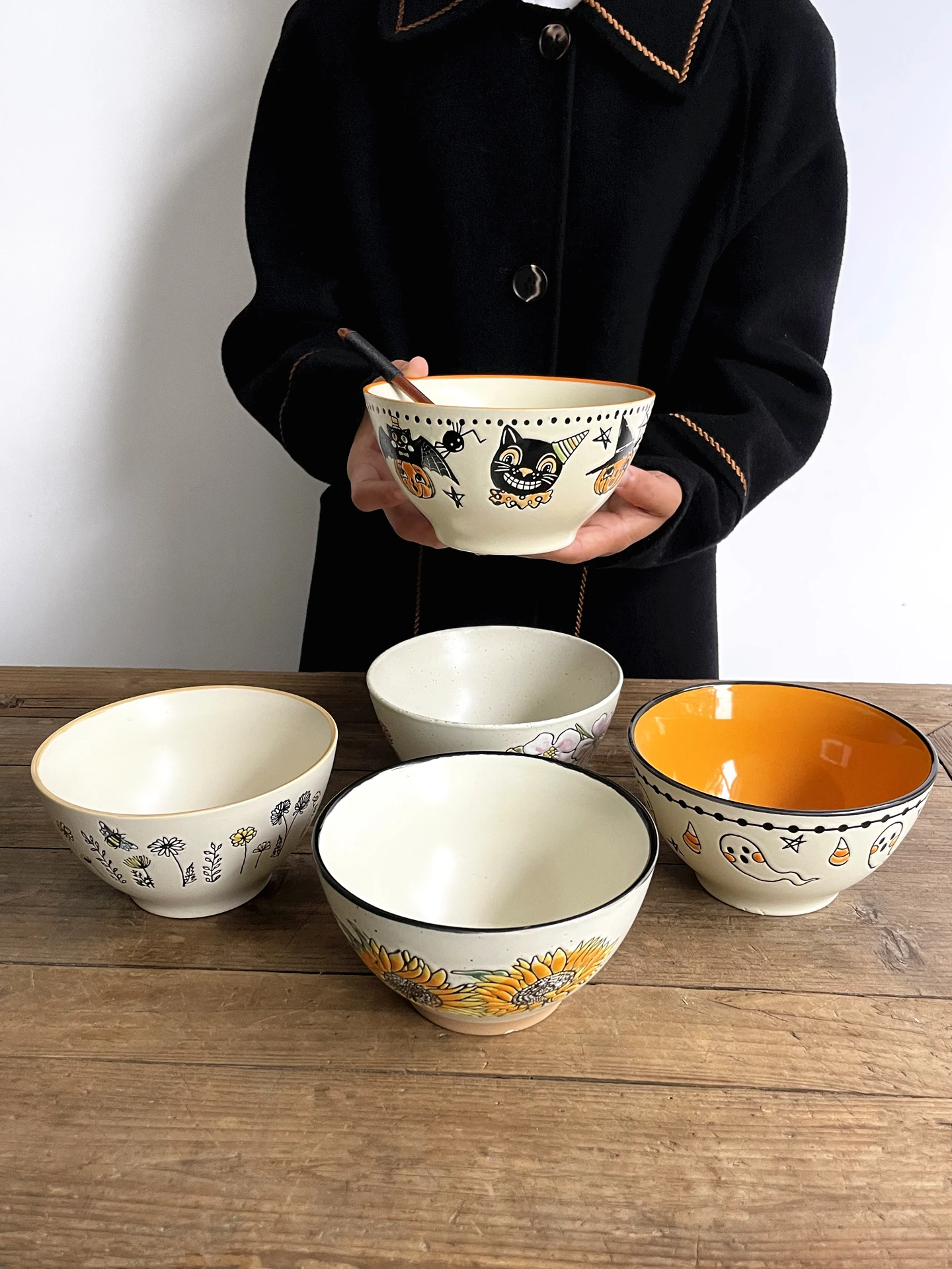 

Hand-Painted Underglaze Cerc Bowl Floral Design Salad Soup Di Fruit Bowl Noodle Bowl Creative round Home Use Diware