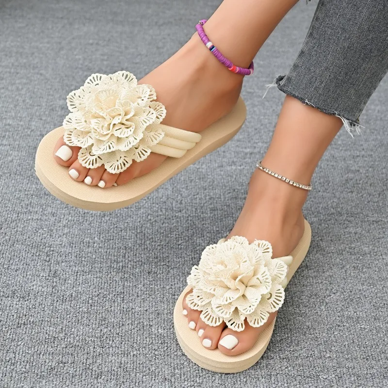 Infradito da donna indossano pantofole estive fresche