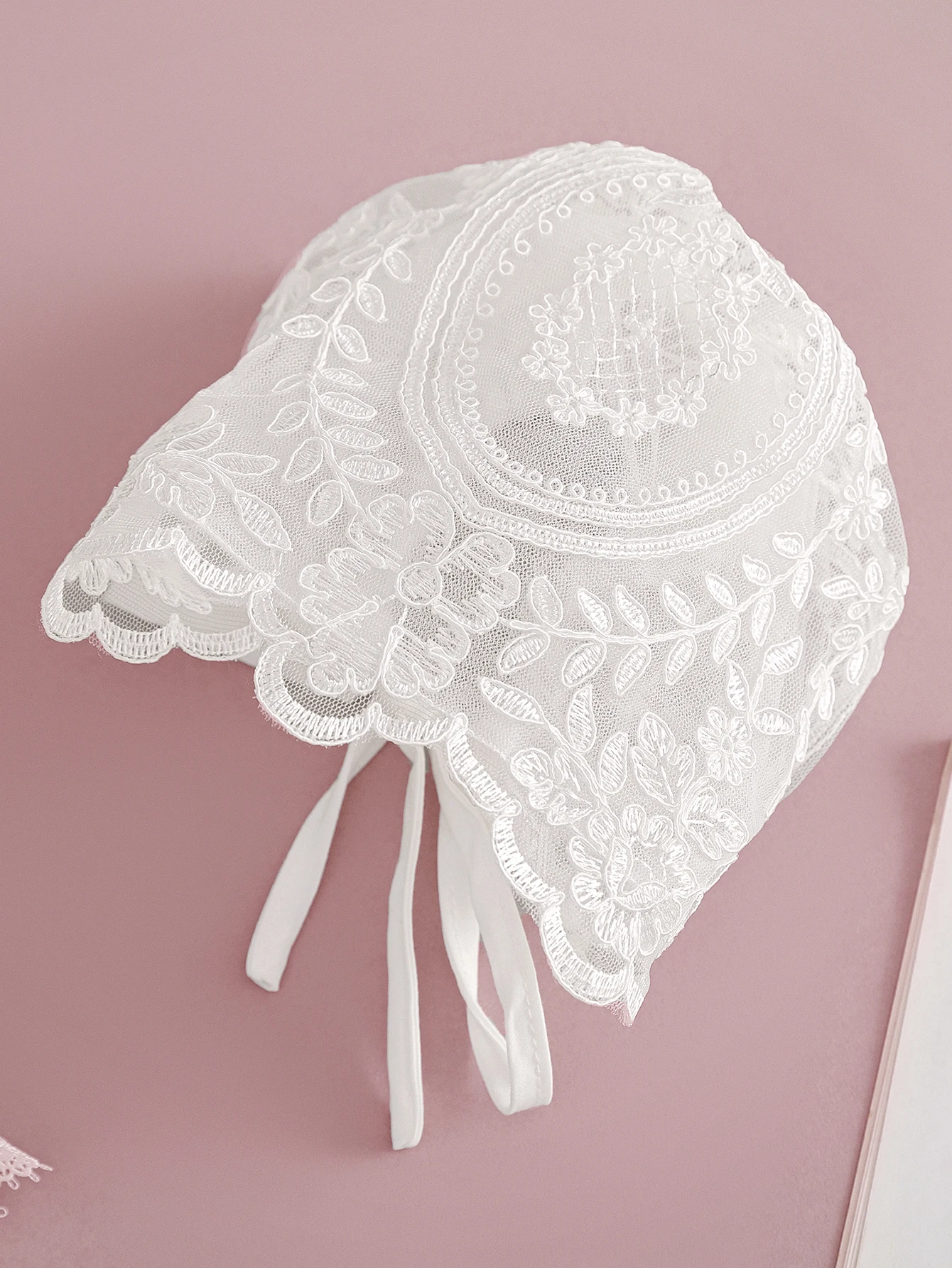 Baby Girl\'s High-quality Embroidered Long White Christening Dress with Little Gauze Dress