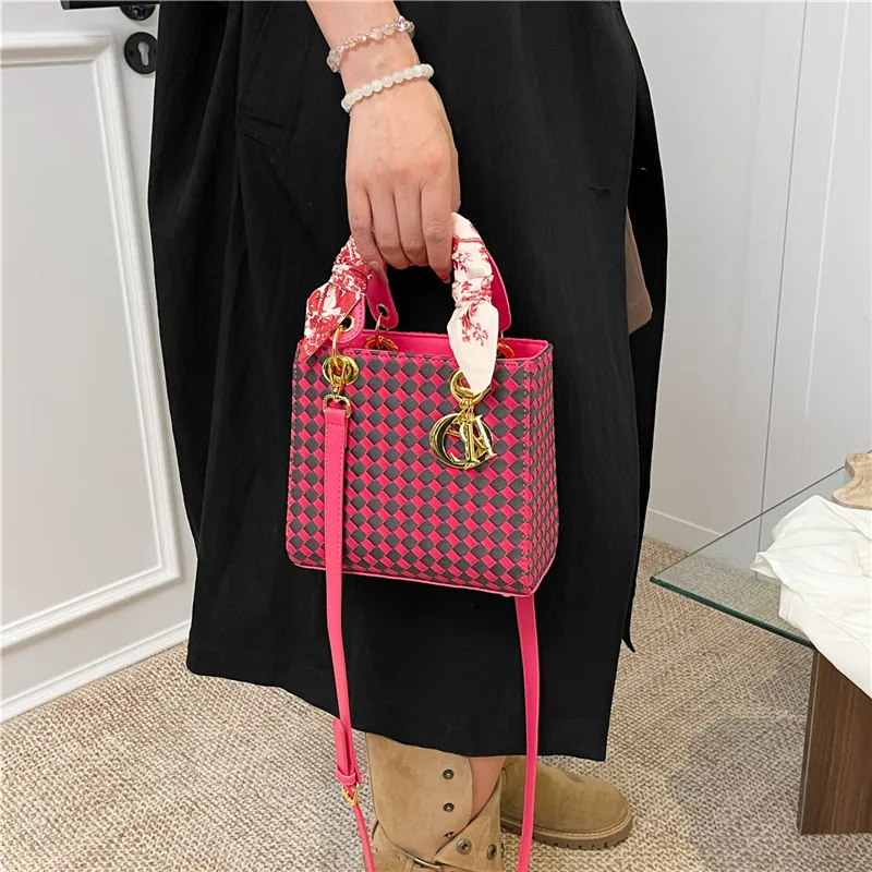 

Fashionable Denim Tote Bag For Women Reinforced Seams Inner Zipper Pocket Suitable For Groceries