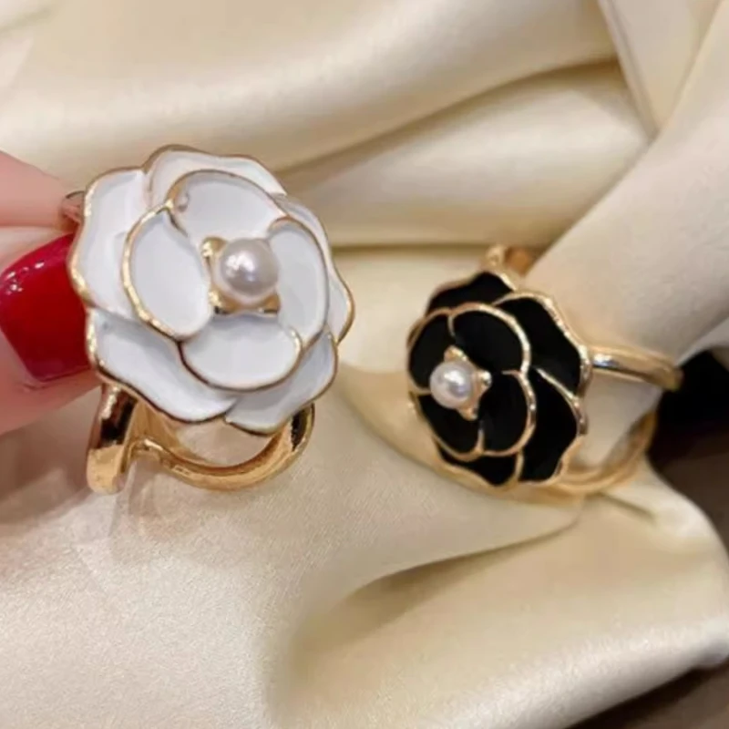 Fashion Pearl Floral Scarf Ring Clip for Women Flower Ring Buckle Fashion Metal Shawl Clip Buckle Brooch Lady Girls Accessories