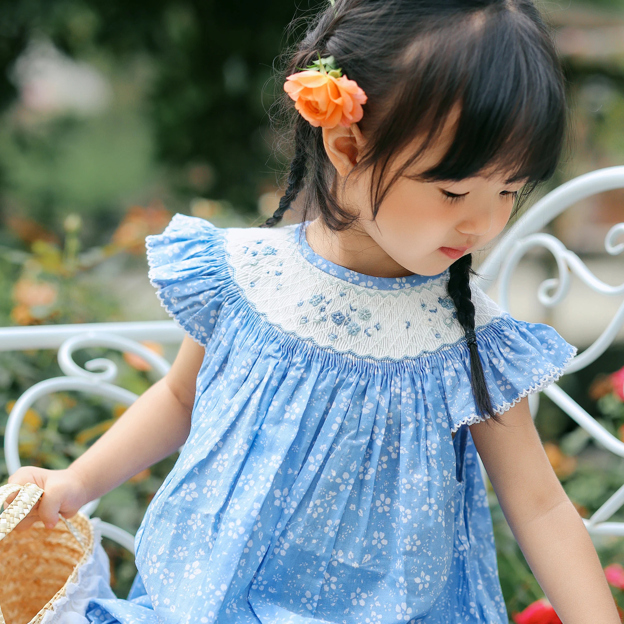 Girls' Smock Dress In Blue And White Heavy Handmade Flower Embroidery Cotton Cute Flying Sleeves Boutique Children''s clothing