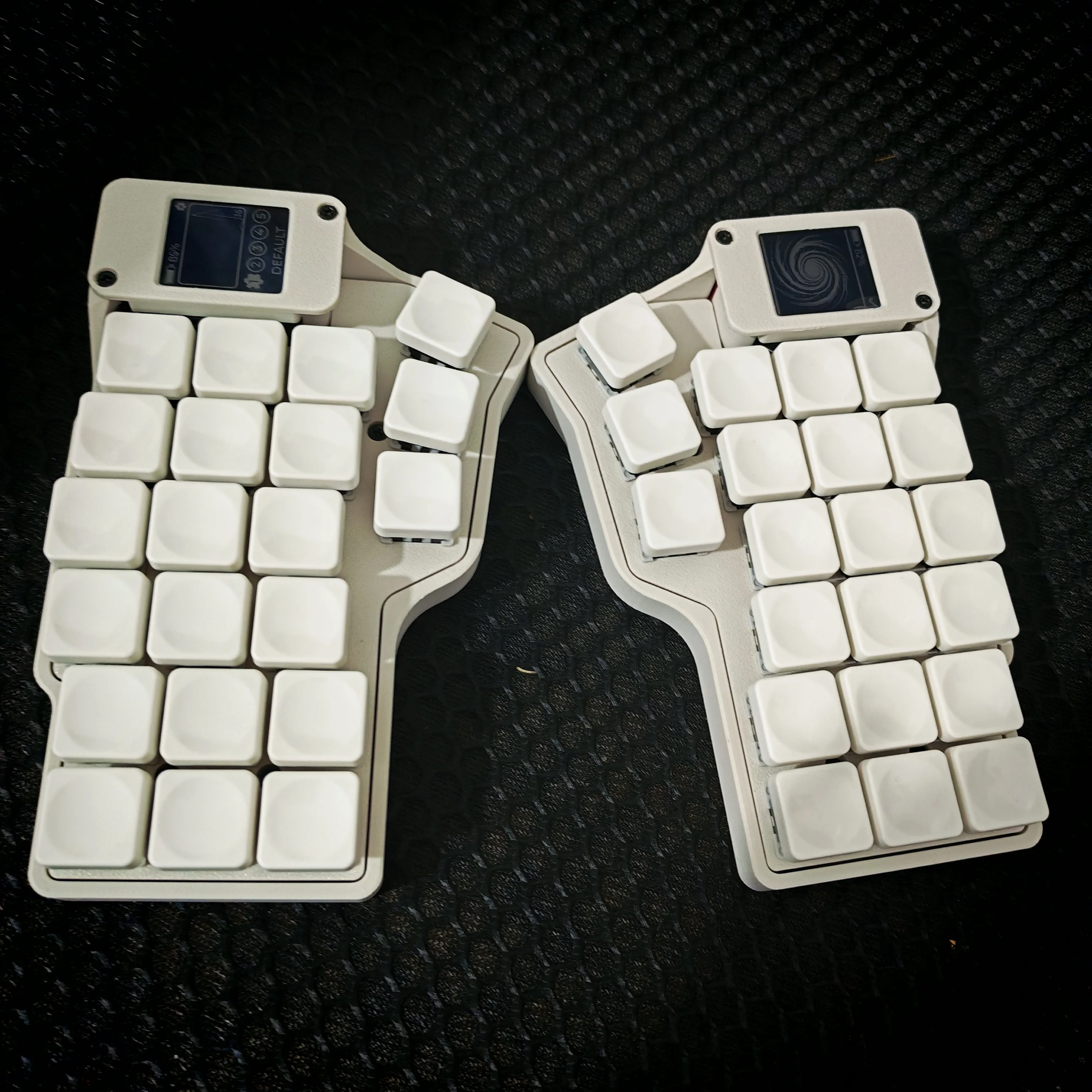 

NEW Corne V4.1 SplitKeyboard Kit Custom Wireless Bluetooth Hot Swap ZMK DIY Screen Display 500mA battery Ergonomics for MX