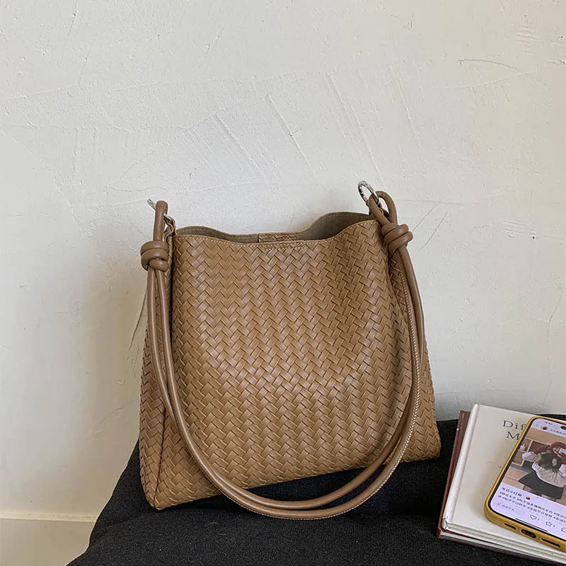 

​2025 New Women's Vintage Tote Bag, Large Capacity Shoulder Purse, Minimalist Commuter Sling for Work, Chic & Spacious​