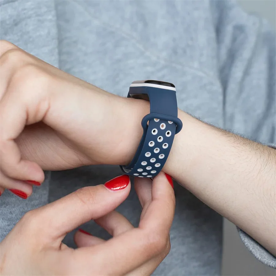 Gelang jam tangan olahraga untuk Xiaomi Mi Band 7 6 NFC jam tangan pintar miband7 gelang pengganti silikon lubang udara pada Mi band 6 5 4 3 8 tali