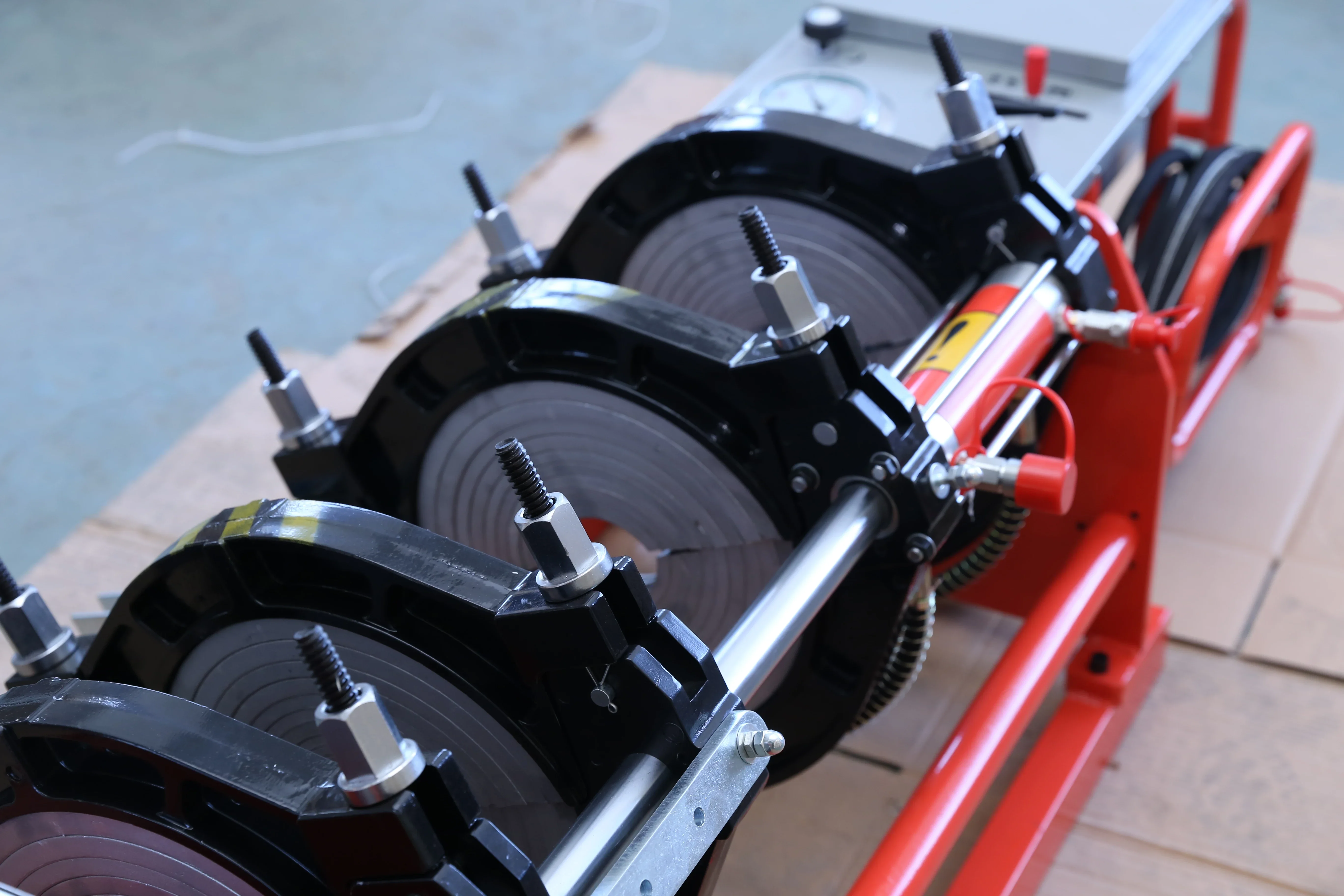 معدات لحام المؤخرة الهيدروليكية 90-315 مم/آلة لحام مدخنة الأنابيب HDPE