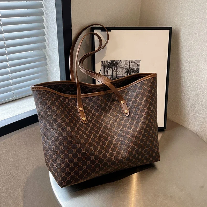 

Large Capacity Shoulder Bag Women's PU Leather Handbag for Commuting and Casual Use Versatile Tote Bag