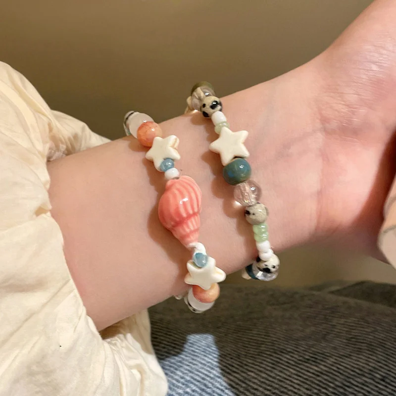 Sommerliches Armband im Ozean-Stil: Blaues Muschel-Perlenarmband für Damen mit Seestern-Anhänger, dehnbarer Armreif, Urlaubs-Strandschmuck, Ästhetik – Detail 7