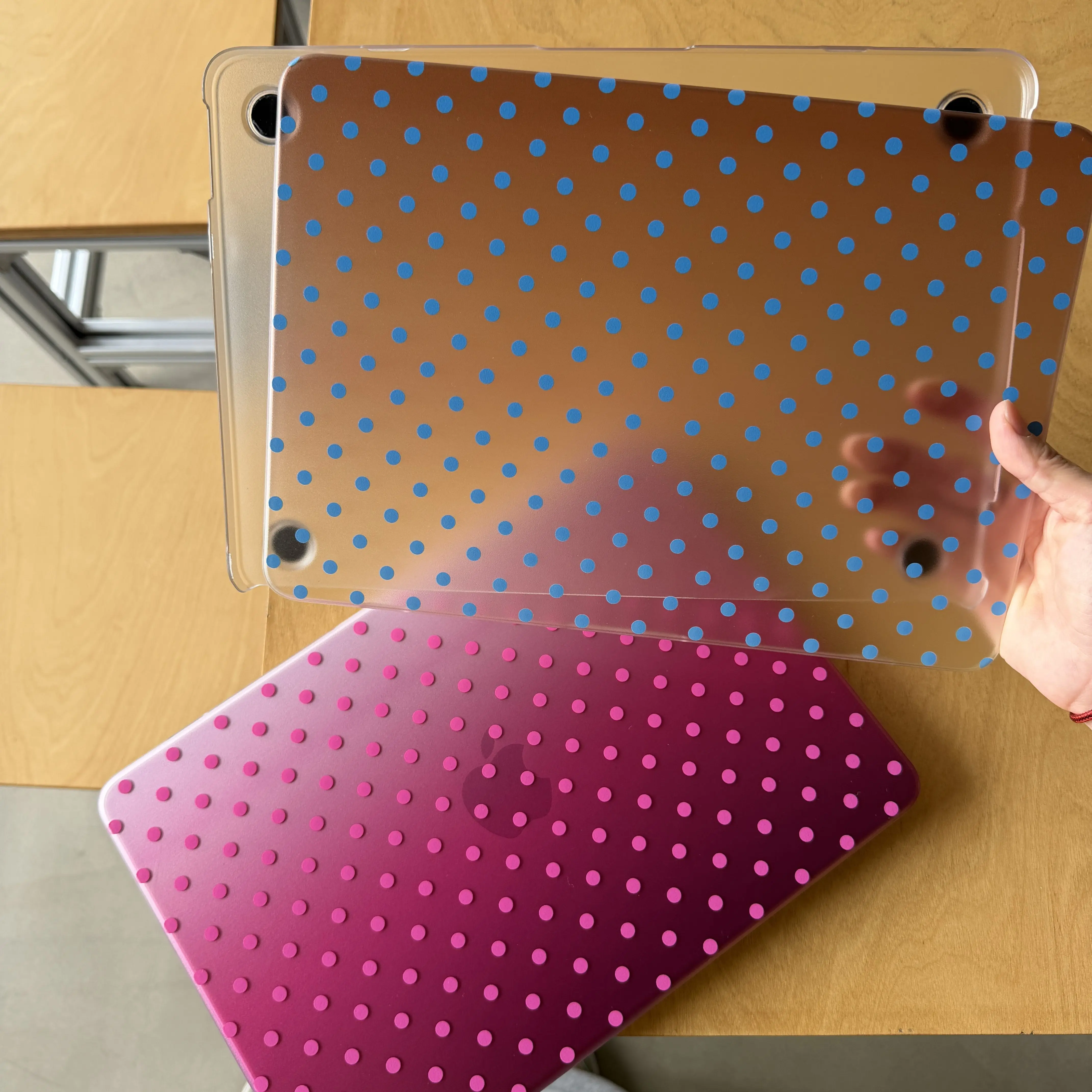 Gradient Wave Dot Laptop Case for Macbook Neo 2026 A18 Pro13 Case M5 M4 Air 13.6 Pro 14 Transparent  For Macbook Air1315 M3Cover