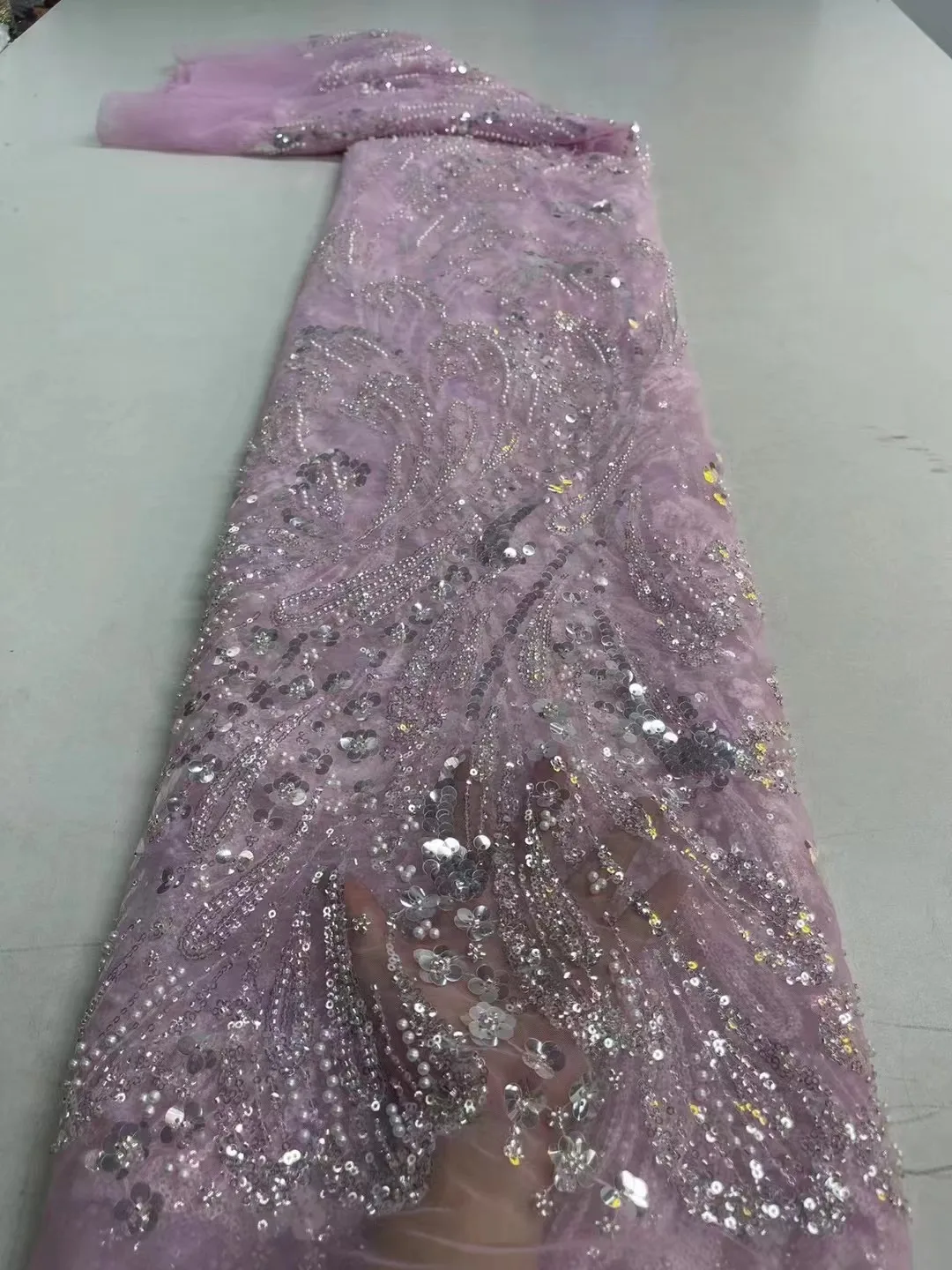 

The latest bead tube + sequins + beads embroidered exquisite patterns, fashion lace wedding party dresses walking fabric