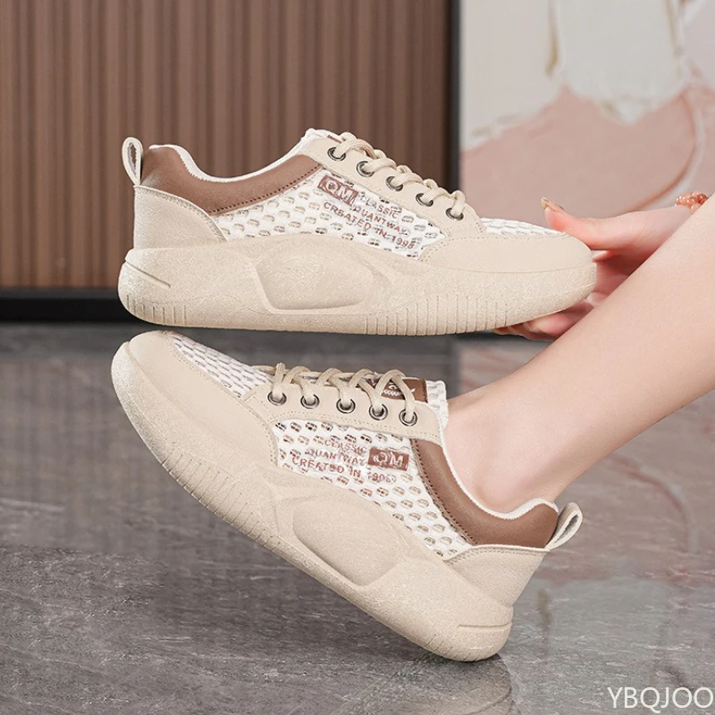 أحذية رياضية نسائية جديدة لربيع وصيف قابلة للتنفس لزيادة الارتفاع أحذية رياضية كاجوال بسيطة ومريحة للنساء