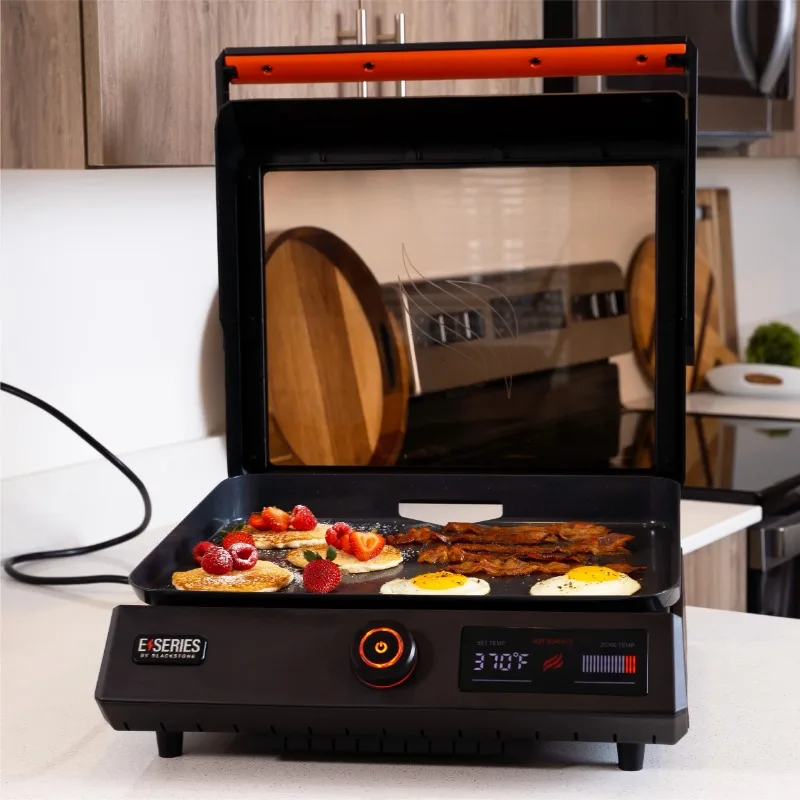 شواية كهربائية من سلسلة Blackstone E مقاس 17 بوصة مع غطاء محرك السيارة، باللون الأسود