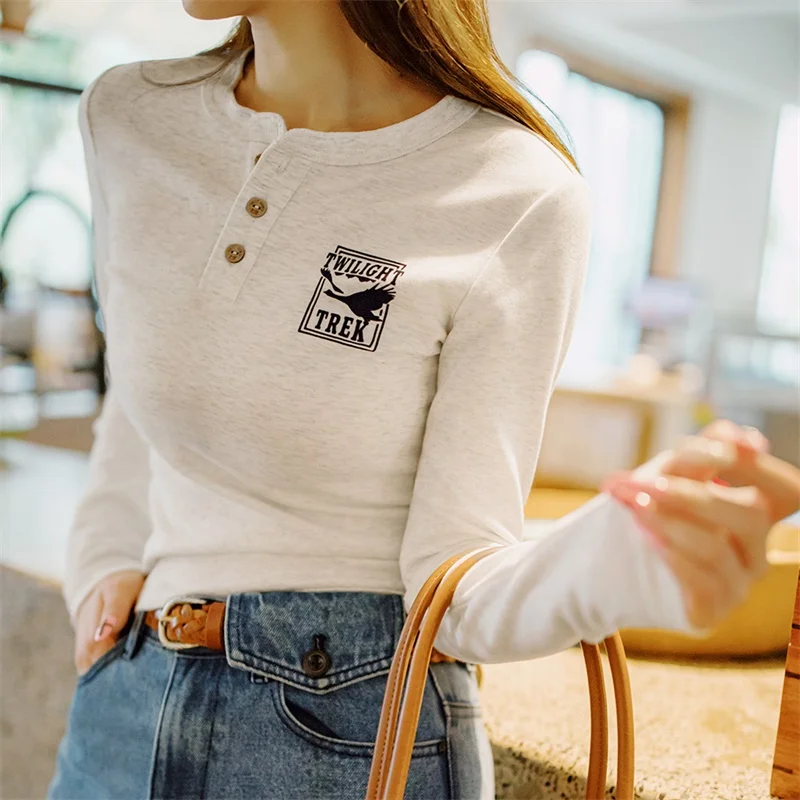Maden Printed Henley Long Sleeve T-Shirt Women\'s Spring Light Gray Basic Layering Tee Slim Fit Casual Top Versatile Pullover