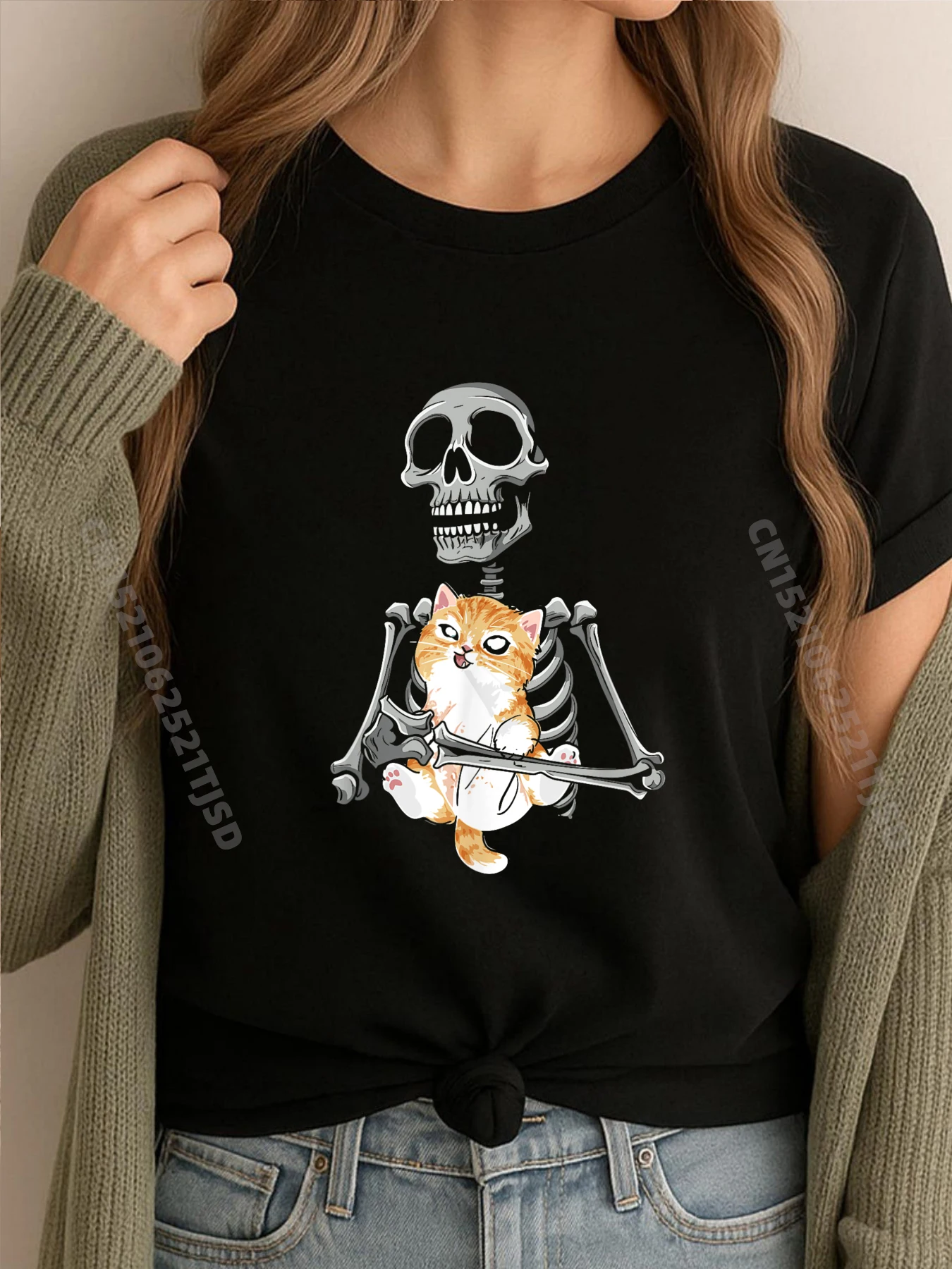 

Скелет держит кот Забавный Хэллоуин Любитель кошек Винтажные футболки Осень Хэллоуин