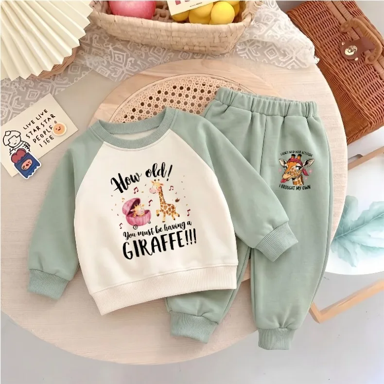 Herbstmode für Kinder: Zweiteiliges Set mit Kapuzenpullover mit Rundhalsausschnitt und langen Hosen, lässiger Trainingsanzug für Jungen, Kinder-Pullover-Hosen-Set – Detail 2