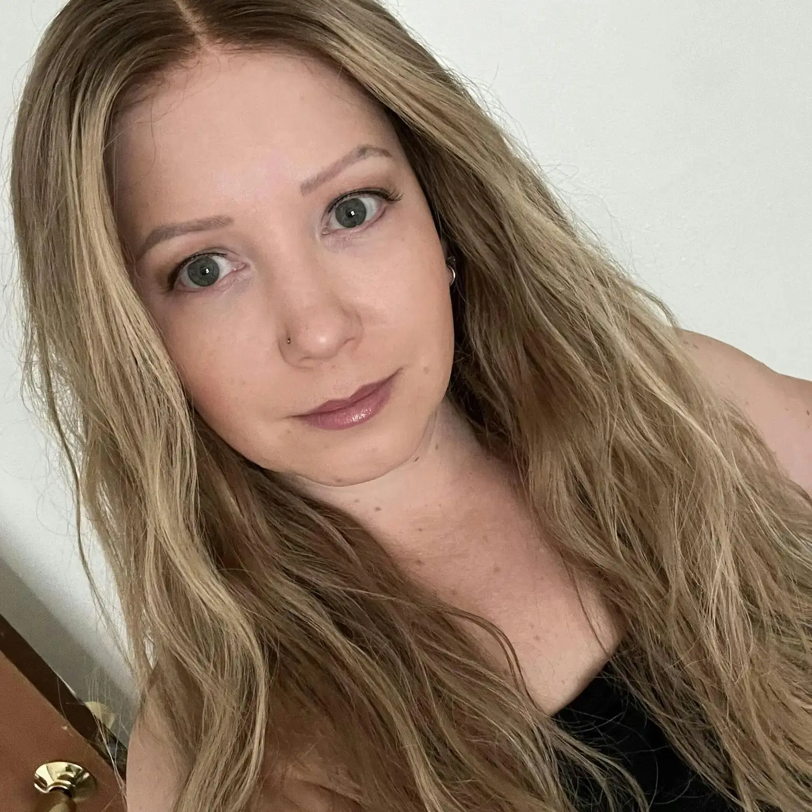 تسليط الضوء على الكرمل البني الاصطناعية الدانتيل الباروكات الأمامية أومبير طويل طول الجسم موجة غلويليس الباروكات 13*4 HD لينة ألياف مقاومة للحرارة