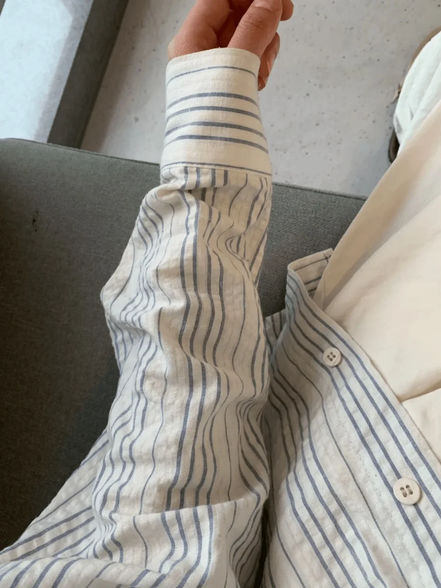 Japońska bluzka w paski, długa, luźna, wyszczuplająca, idealna jako bielizna na jesień dla kobiet o niskiej postaci.